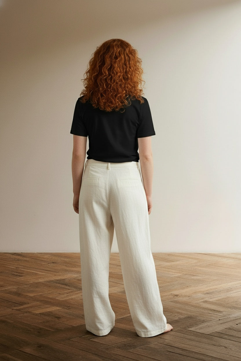 Back pose of the model wearing Philly Sports Engrained